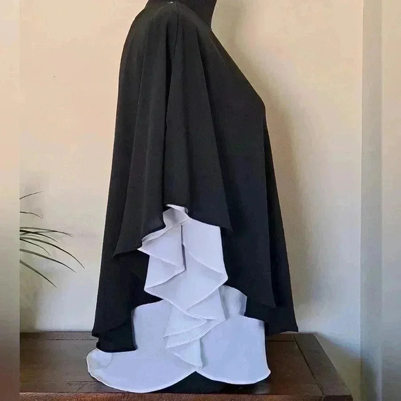 ❤ Beautiful Flowy Nygard Blouse  Small Black White Top - Picture 5 of 11